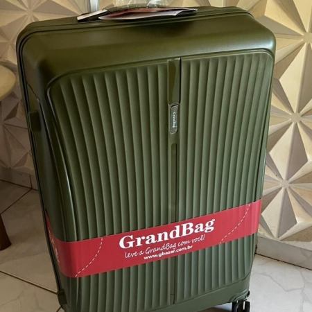 Mala de viagem rígida com rodas à venda na Bella Bolsas em Teresina PI.