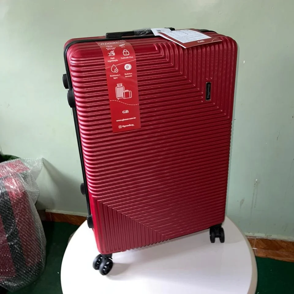 Mala de viagem rígida com rodas à venda na Bella Bolsas em Teresina PI.