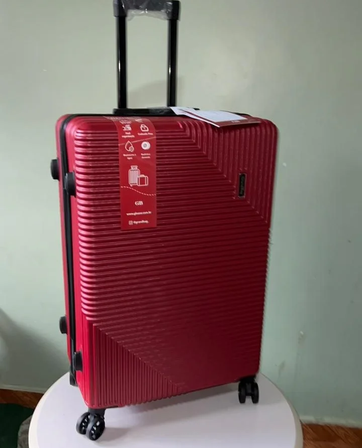 Mala de viagem rígida com rodas à venda na Bella Bolsas em Teresina PI.