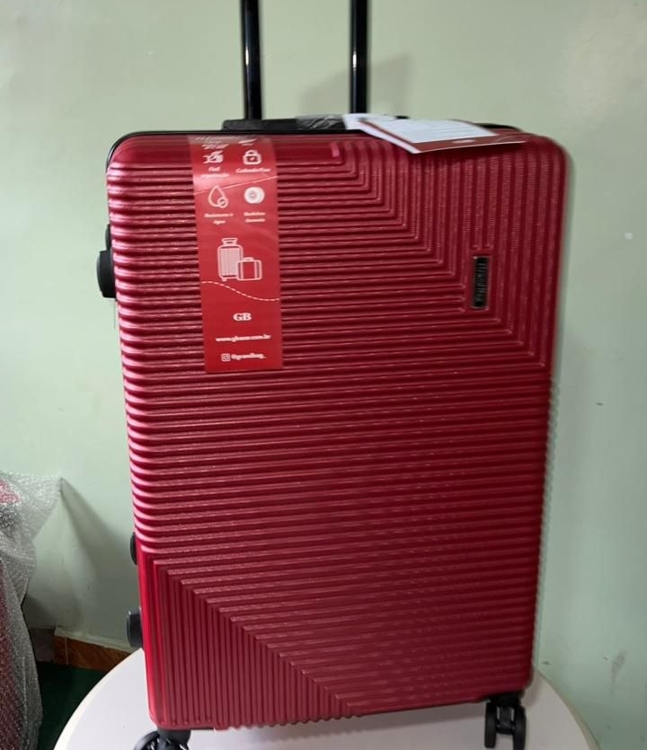 Mala de viagem rígida com rodas à venda na Bella Bolsas em Teresina PI.