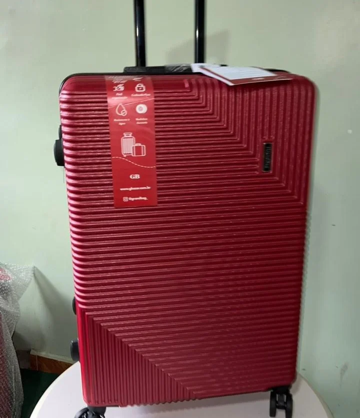 Mala de viagem rígida com rodas à venda na Bella Bolsas em Teresina PI.