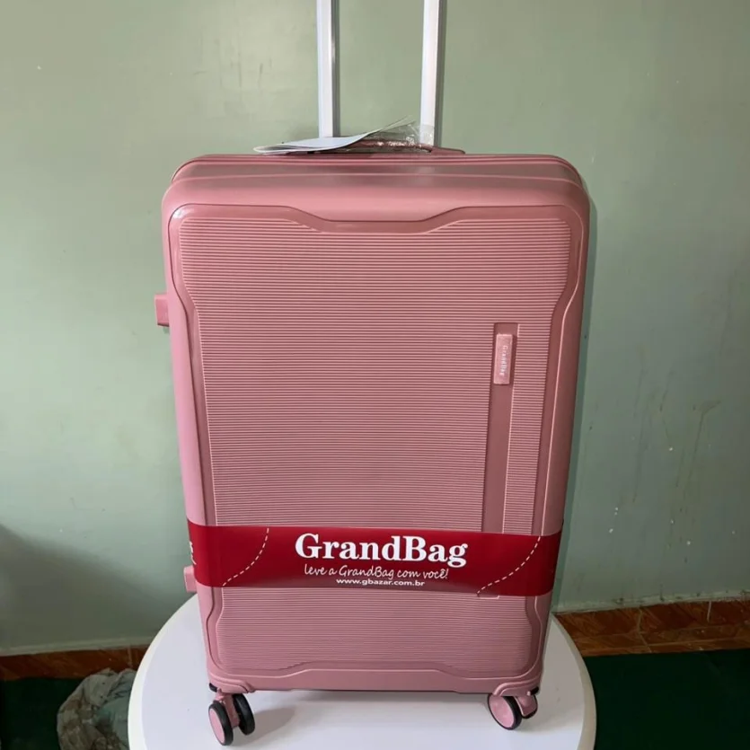 Mala de viagem Grande com rodinhas 360 graus disponível na Bella Bolsas em Teresina.