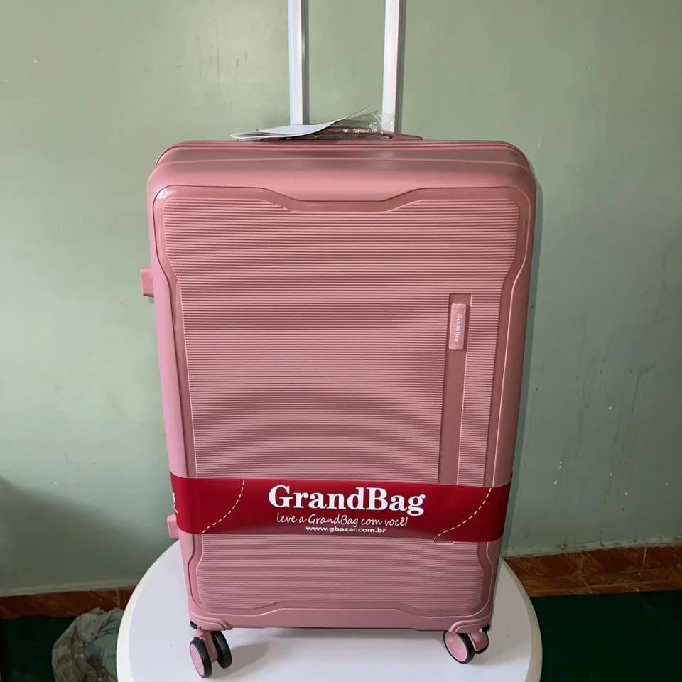 Mala de viagem Grande com rodinhas 360 graus disponível na Bella Bolsas em Teresina.