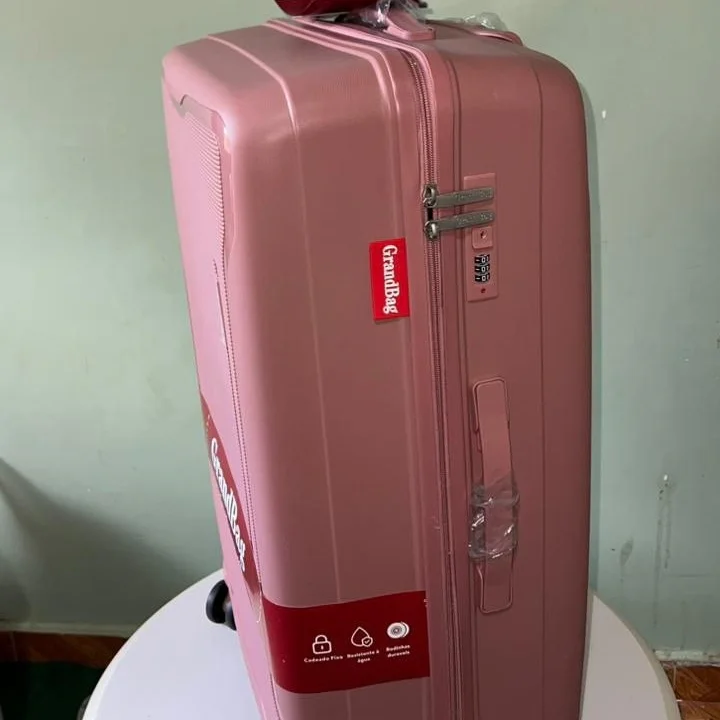 Mala de viagem Grande com rodinhas 360 graus disponível na Bella Bolsas em Teresina.