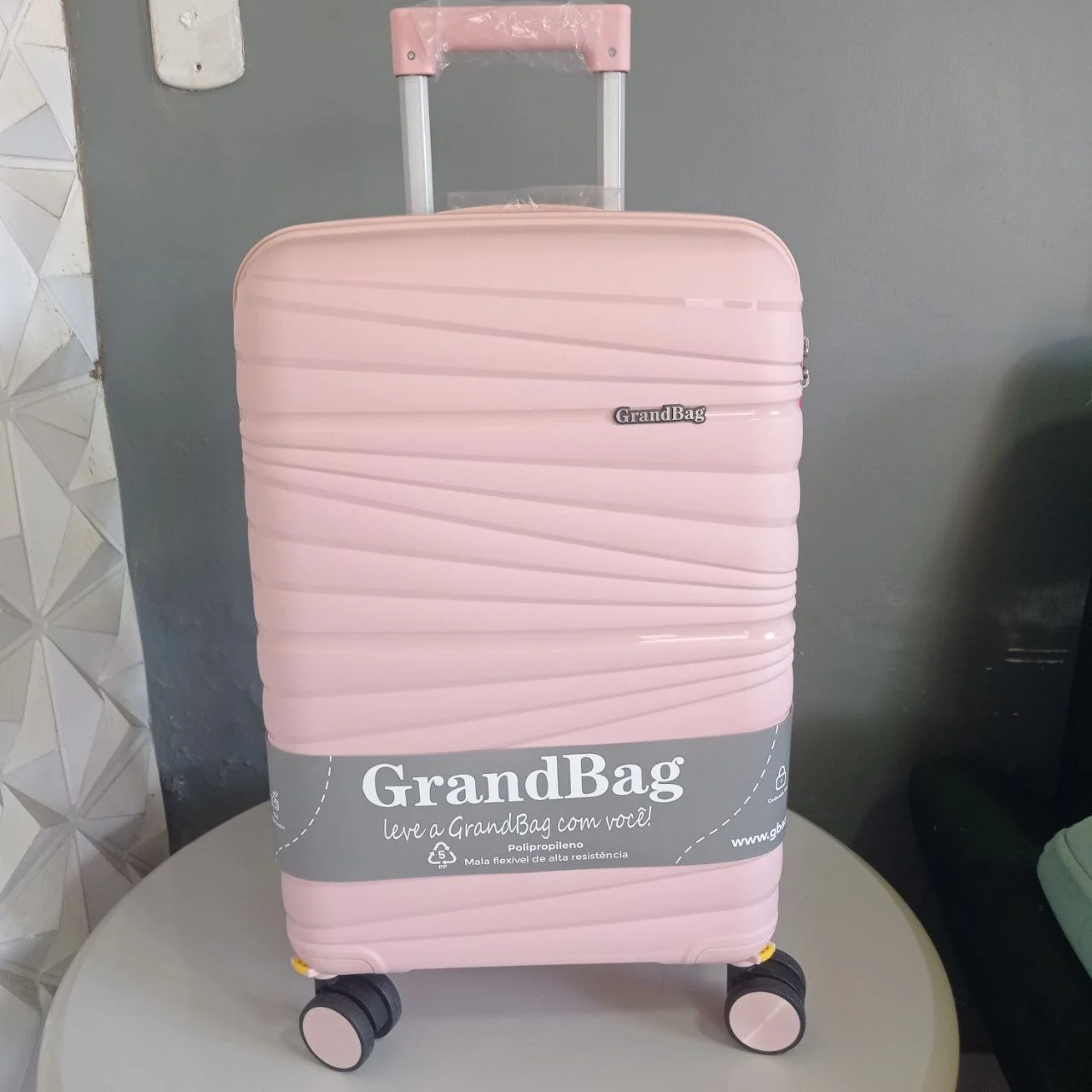 Mala GrandBag de bordo em polipropileno com giro 360° e design moderno na Loja Mala Teresina.
