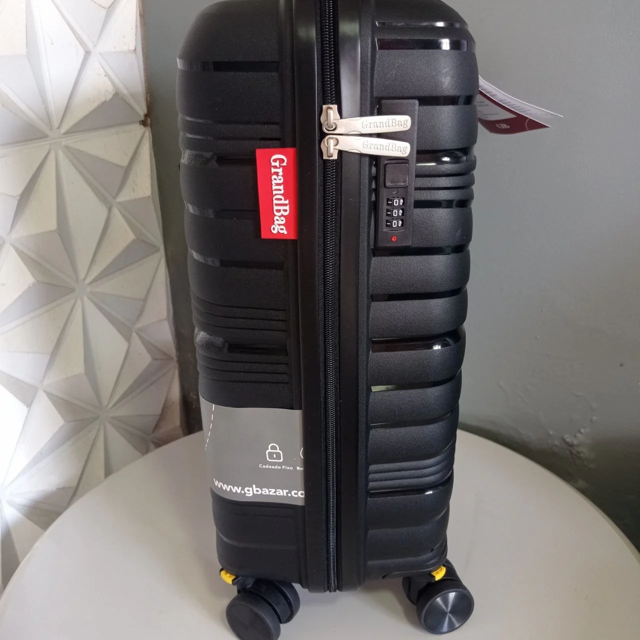 Mala de bordo GrandBag em polipropileno ideal para viagens, disponível na Loja Mala Teresina.