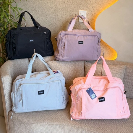 Bolsa de viagem grande Atomo MX-1020 em tecido resistente, com alças de mão e alça transversal removível, bolso frontal e compartimento inferior com zíper. Medidas: 47 × 42 × 20 cm. Disponível nas cores rosa, preto, cinza, lilás, azul-marinho e chumbo.